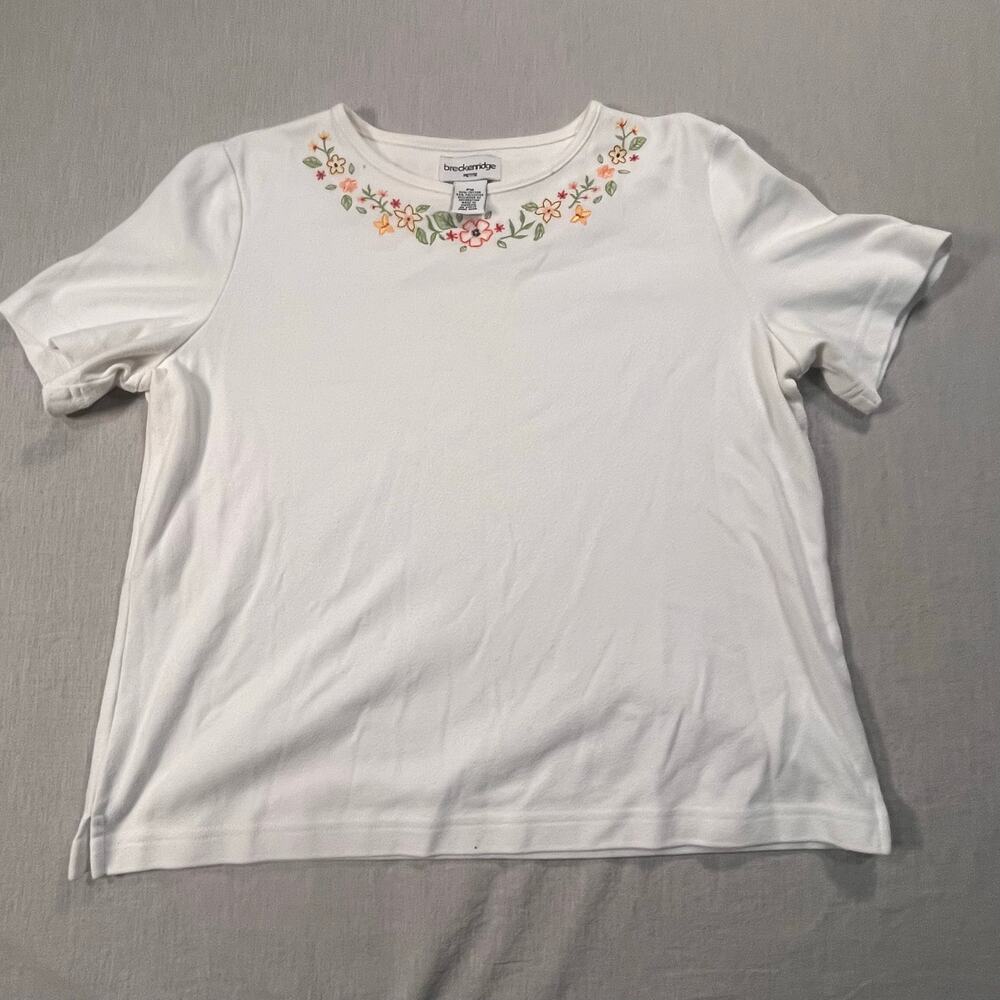 Breckenridge Petite PM White Floral Embroidered Tee Cottagecore Spring Top Cute